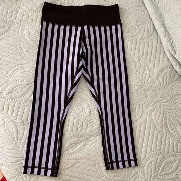 Lululemon Wunder Under Lilac/Black Stripe Crop - Picture 2 of 6